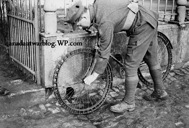 german-bicycle-with-spring-tires-used-by-a-canadian-despatch-runner-jan-1919-france.jpg